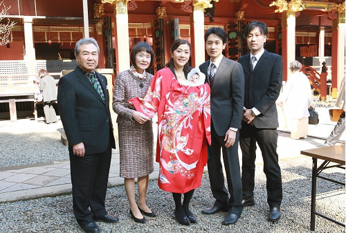お宮参り写真 撮影場所 文京区 根津神社 お宮参り着物着付け、お宮参り着物着付け、集合写真