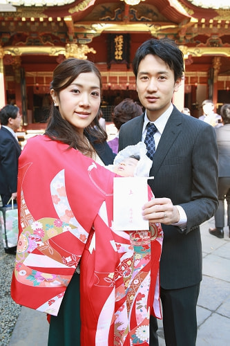 お宮参り写真 撮影場所 文京区 根津神社 お宮参り着物着付け、拝殿前