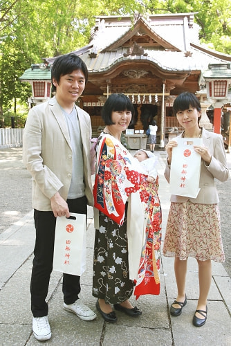 お宮参り写真 撮影場所 西東京市 田無神社 お宮参り着物着付け、父方祖母、父、母