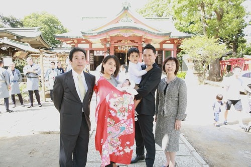 お宮参り写真 撮影場所 品川神社 お宮参り着物着付け、家族、父方親族