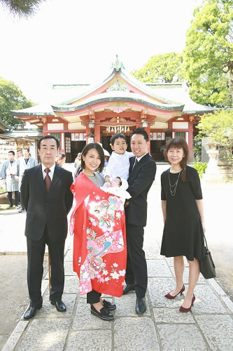 お宮参り写真 撮影場所 品川神社 お宮参り着物着付け、お宮参り着物着付け、家族、母方親族