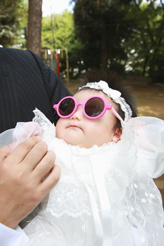 お宮参り写真 撮影場所 品川神社 おしゃれ、サングラス