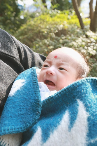 お宮参り写真 撮影場所 多摩川浅間神社 冬の寒い日