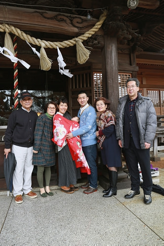 お宮参り(お食い初め)写真 撮影場所 師岡熊野神社 強風
