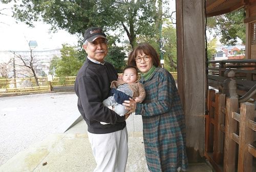 お宮参り(お食い初め)写真 撮影場所 師岡熊野神社 母方祖父祖母