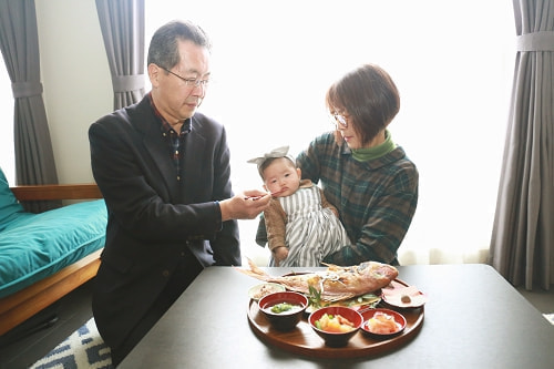 お食い初め写真 撮影場所 自宅(横浜市港北区) 父方祖母、母方祖父