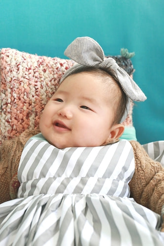 お食い初め写真 撮影場所 自宅(横浜市港北区) エプロン、赤ちゃん