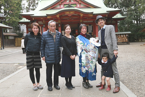 お宮参り写真 撮影場所 世田谷八幡宮 お宮参り着物着用、全員集合写真