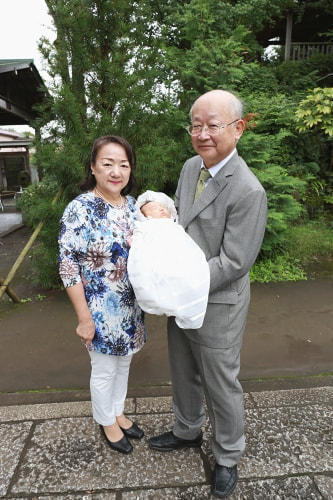 お宮参り写真 撮影場所 水天宮 日枝神社 父方祖父祖母、赤ちゃん