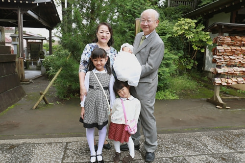 お宮参り写真 撮影場所 水天宮 日枝神社 母方祖父祖母、孫