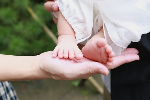 お宮参り写真 撮影場所 水天宮 日枝神社 赤ちゃんの足