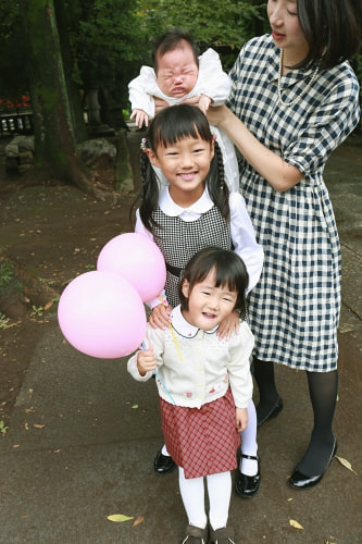 お宮参り写真 撮影場所 水天宮 日枝神社 風船、兄弟