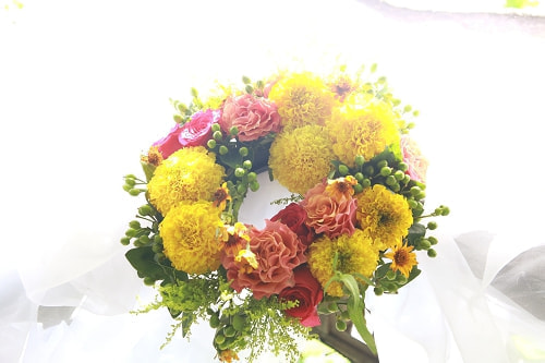 ブライダル写真 撮影場所 レストラン 綺麗な花束