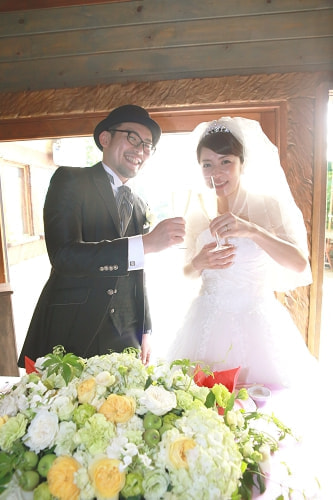 ブライダル写真 撮影場所 レストラン 乾杯