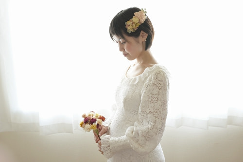 ブライダル(エンゲージメントフォト)写真 撮影場所 鎌倉(海) 花