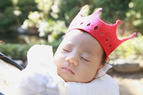 お宮参り写真 撮影場所 文京区 根津神社 赤ちゃん、王冠