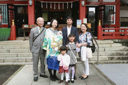 お宮参り写真 撮影場所 水天宮 日枝神社 拝殿前、全員集合写真